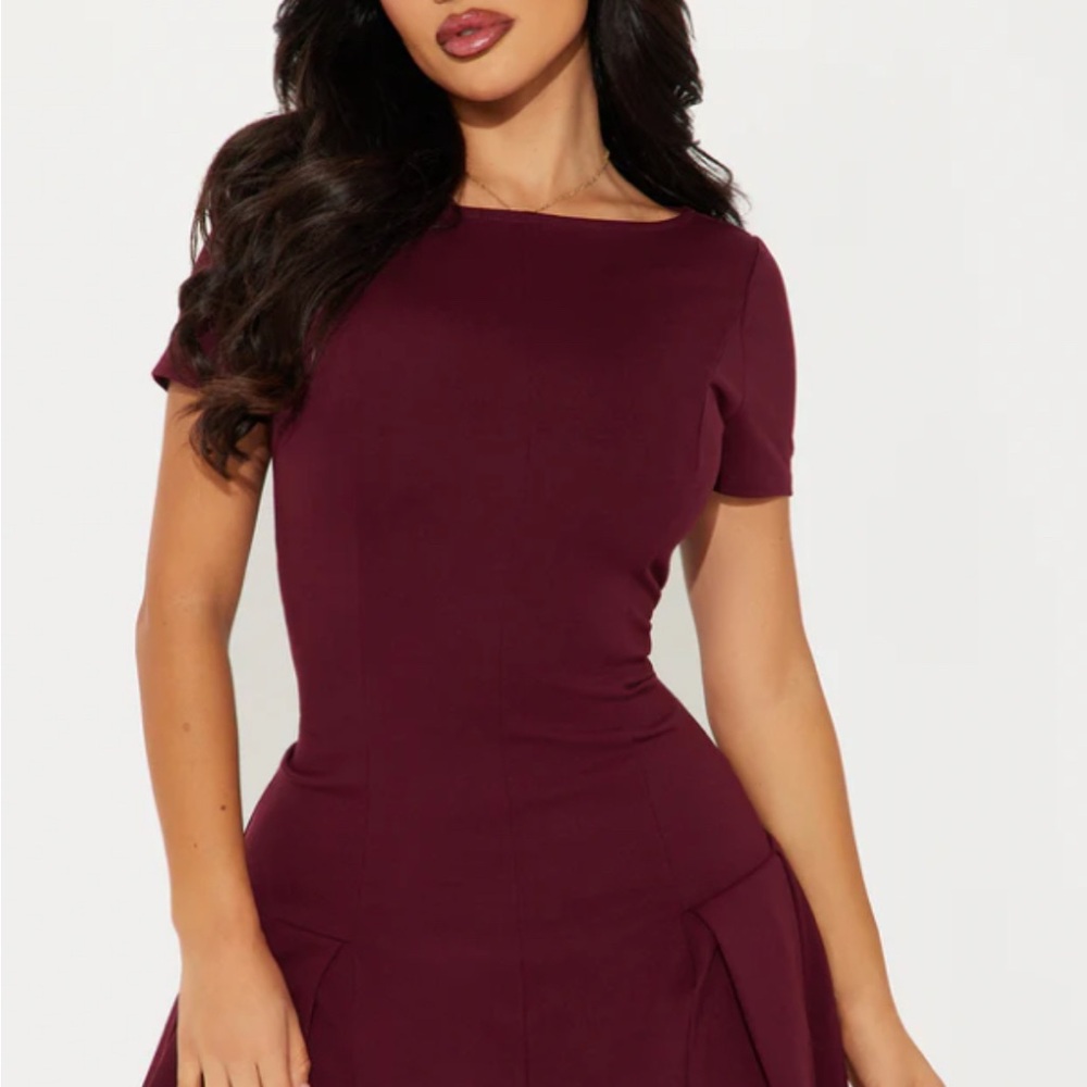 Elegant Burgundy Short Sleeve Dress